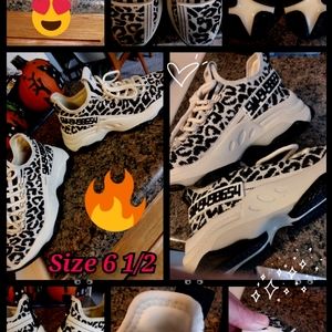 Steve Madden leopard print Maxima size 6.5